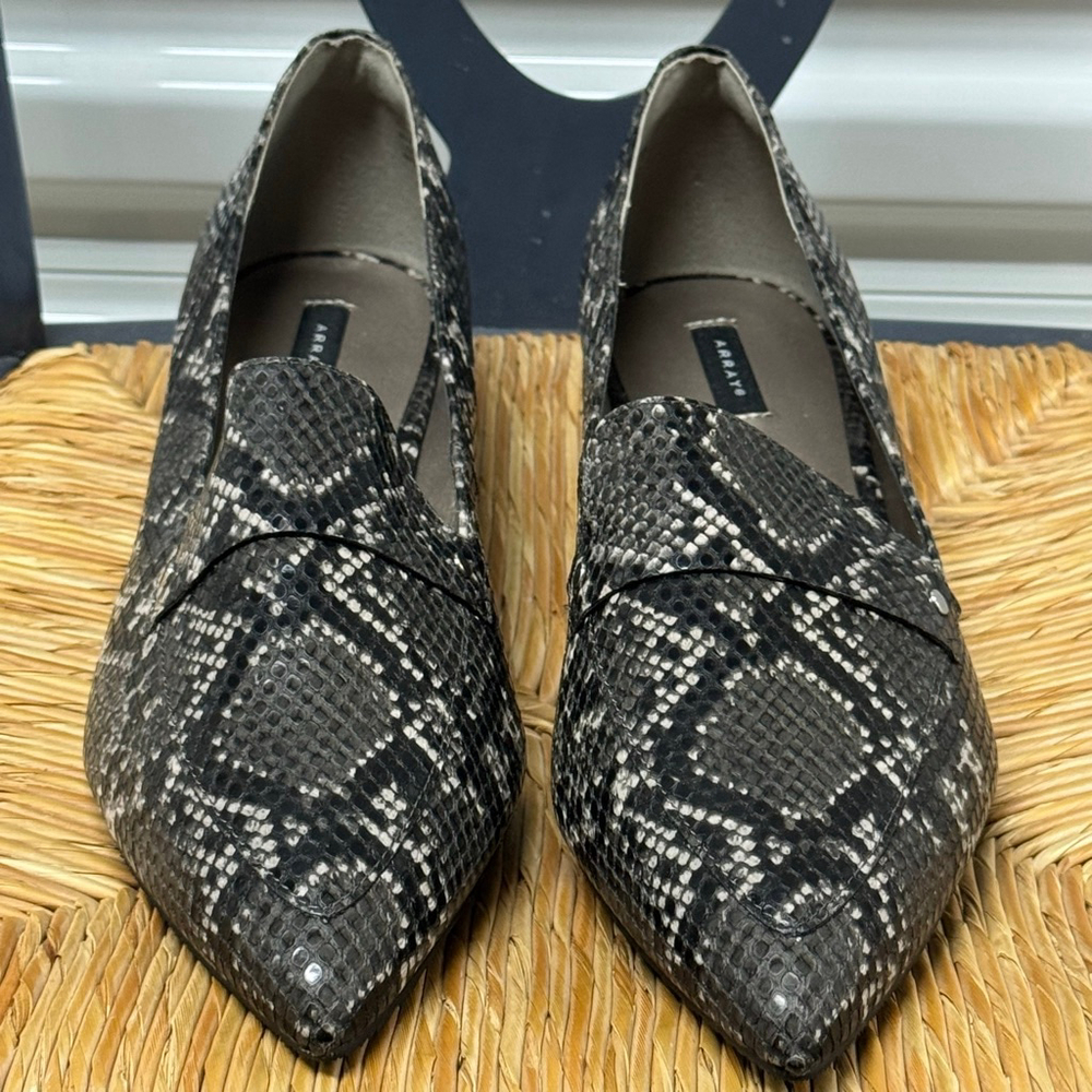 Array Polished Style Pointed Toe Snakeskin Flat Size 11W